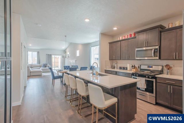 1438 45th Av, Sweet Home, OR 97386