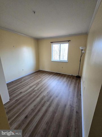 55 BEAVER POND, Parkville, MD 21234