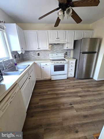 55 BEAVER POND, Parkville, MD 21234