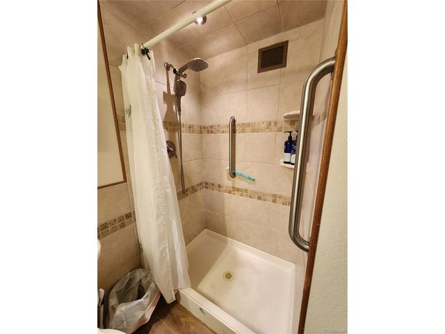 610 S Clinton St 4A, Denver, CO 80247