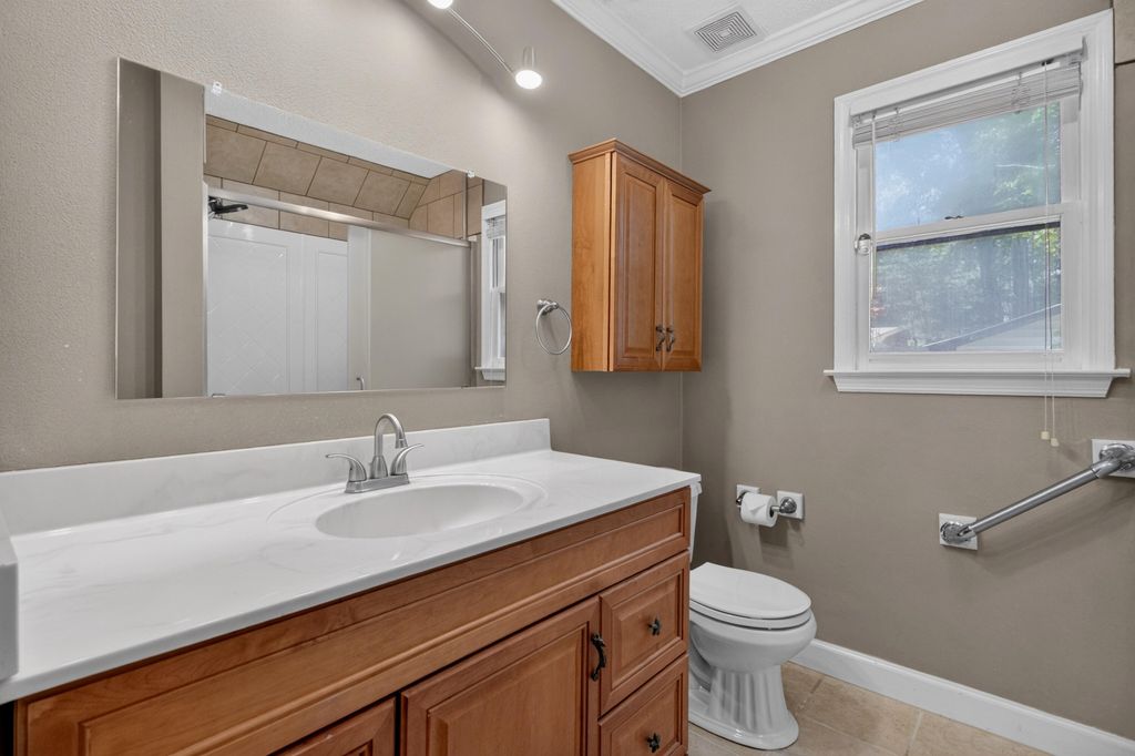 Image 19 of property listing at 295 Forest Circle, Summerville, SC 29483