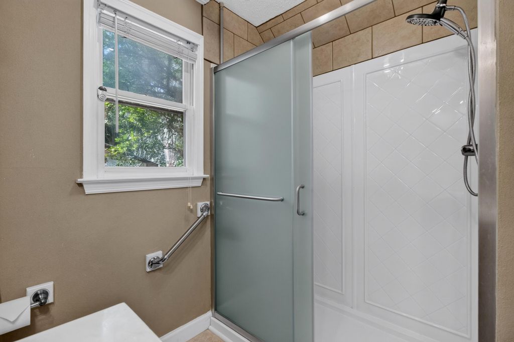 Image 20 of property listing at 295 Forest Circle, Summerville, SC 29483