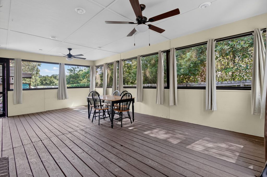 Image 22 of property listing at 295 Forest Circle, Summerville, SC 29483