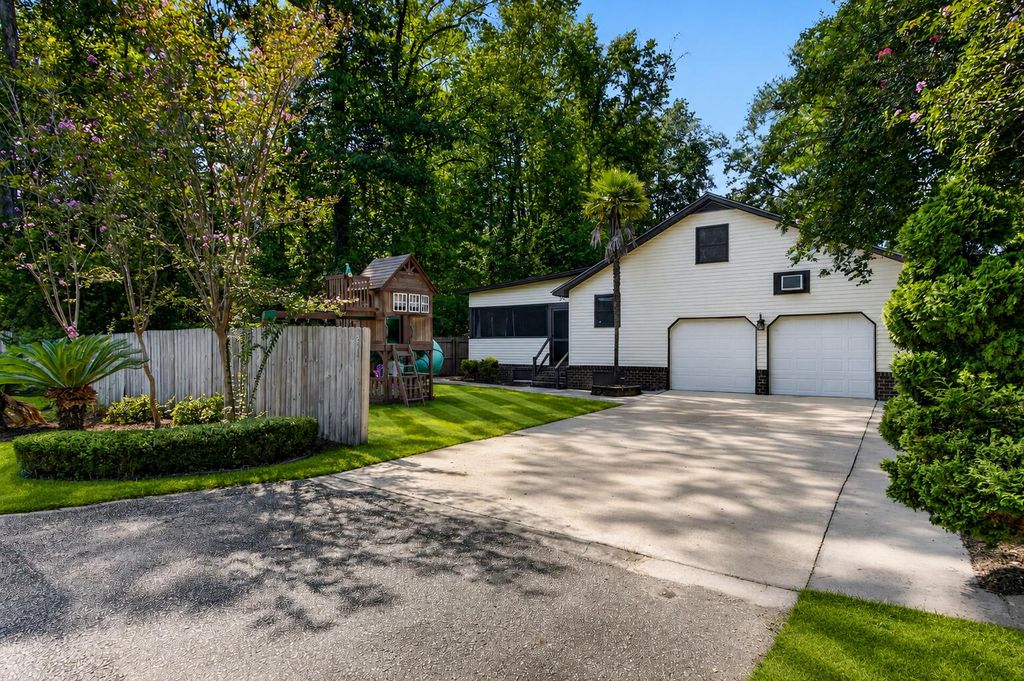 Image 28 of property listing at 295 Forest Circle, Summerville, SC 29483