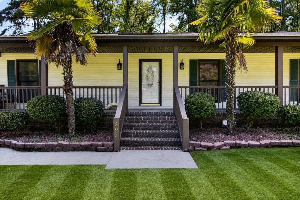 Image 30 of property listing at 295 Forest Circle, Summerville, SC 29483