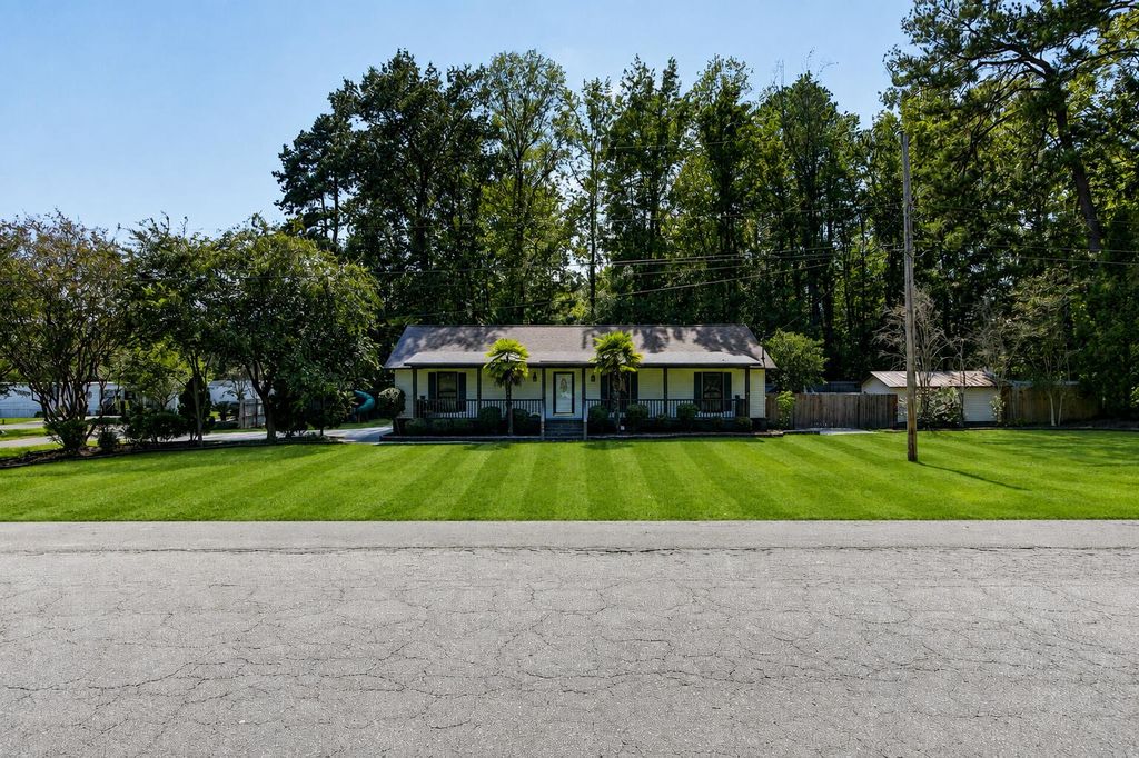 Image 32 of property listing at 295 Forest Circle, Summerville, SC 29483