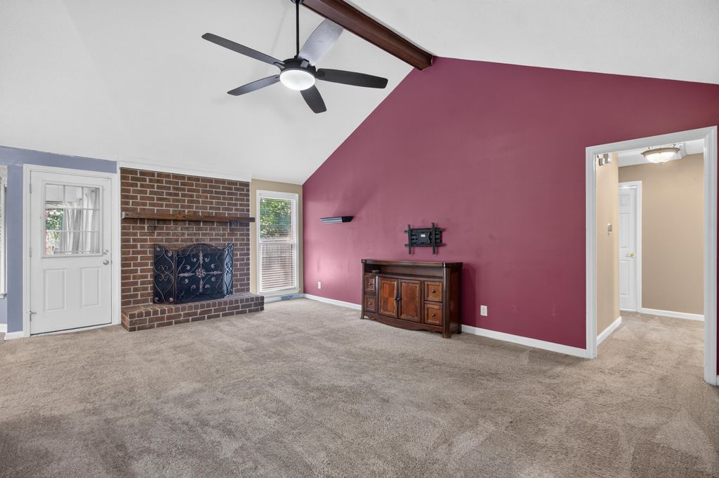Image 6 of property listing at 295 Forest Circle, Summerville, SC 29483