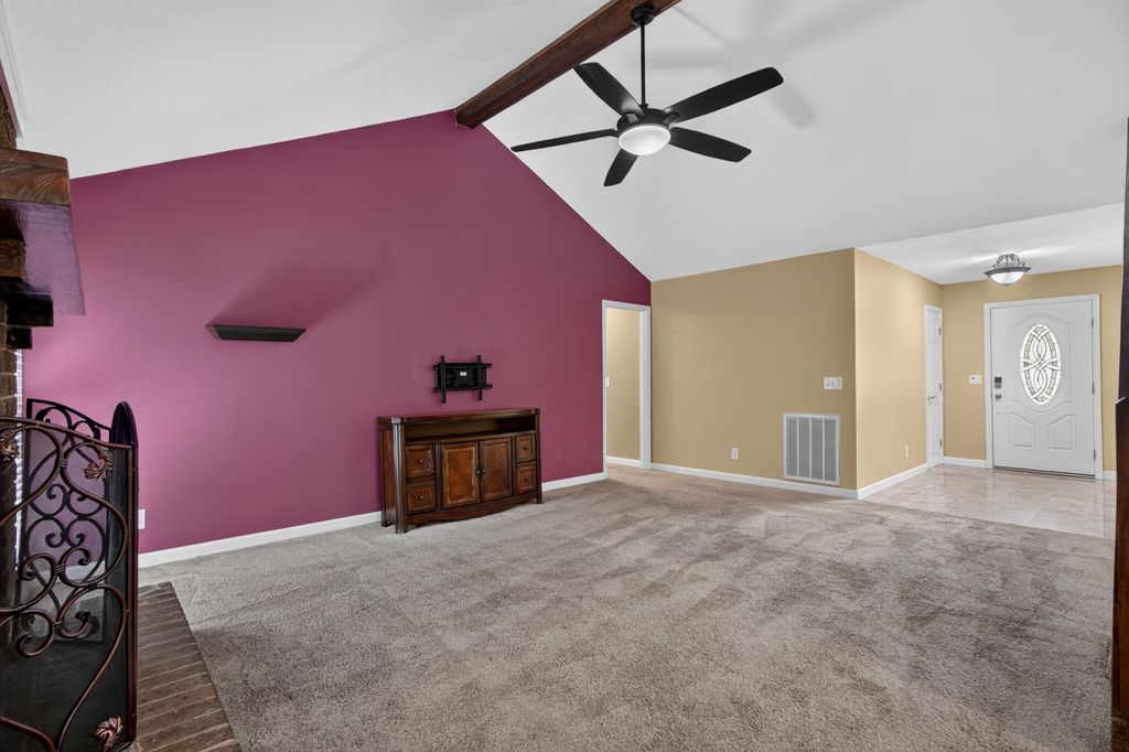 Image 7 of property listing at 295 Forest Circle, Summerville, SC 29483