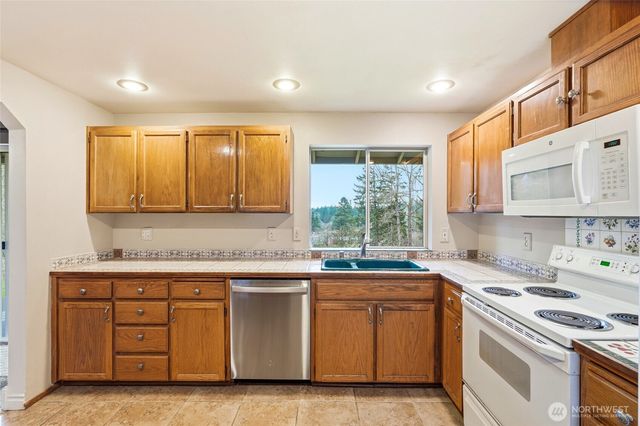 1232 211th Place SW, Lynnwood, WA 98036