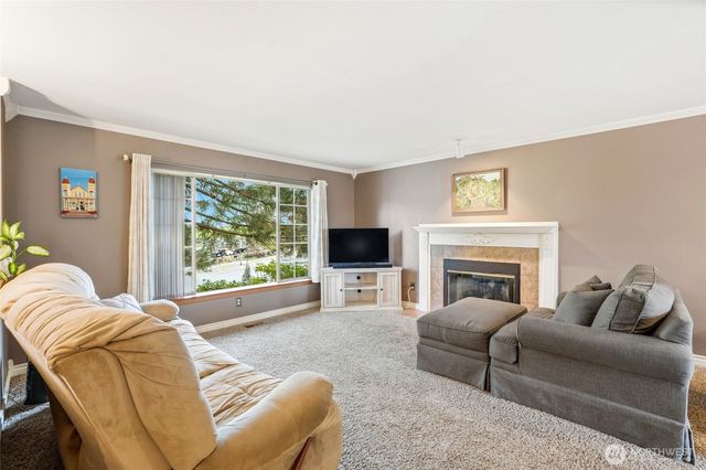 1232 211th Place SW, Lynnwood, WA 98036