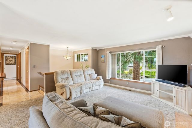 1232 211th Place SW, Lynnwood, WA 98036