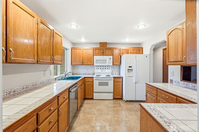 1232 211th Place SW, Lynnwood, WA 98036