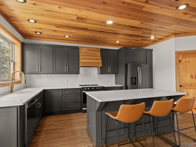 1437 County Road 106, Mentone, AL 35984