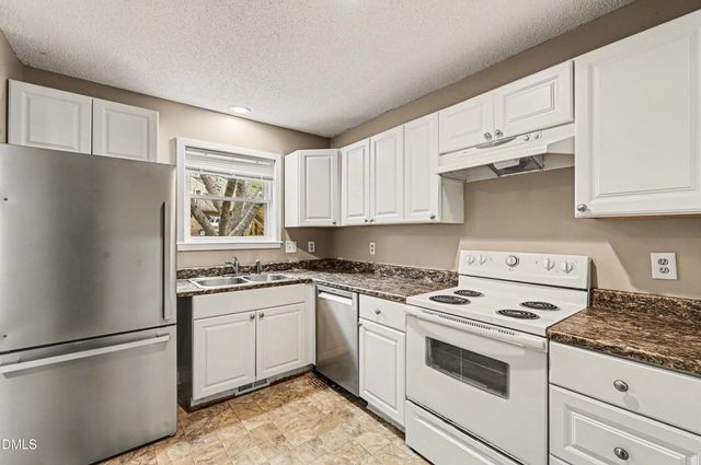 304 Cedarwood Lane, Carrboro, NC 27510