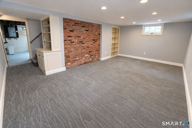 33 Byrd Road, Wethersfield, CT 06109