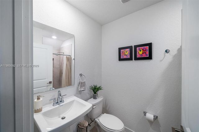 495 NE 5th Ln, Florida City, FL 33034