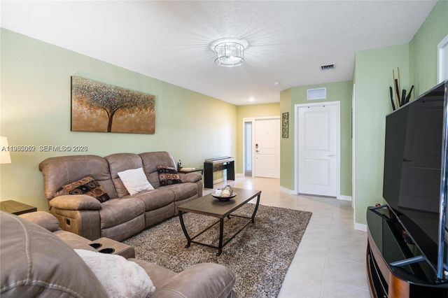 495 NE 5th Ln, Florida City, FL 33034