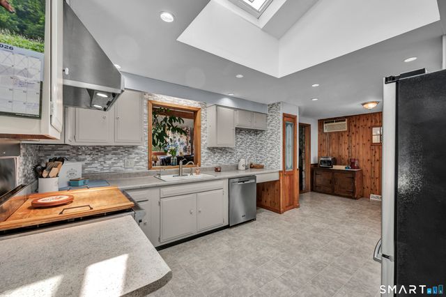 41 Victor Hill Drive, Branford, CT 06405