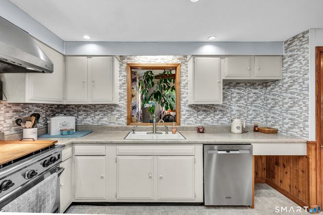 41 Victor Hill Drive, Branford, CT 06405