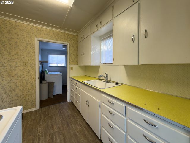 1233 ALABAMA Ave Se, Bandon, OR 97411