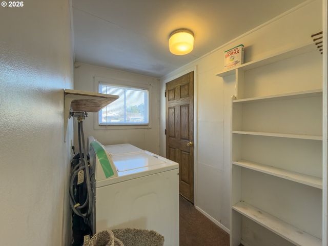 1233 ALABAMA Ave Se, Bandon, OR 97411