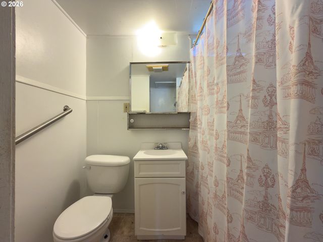 1233 ALABAMA Ave Se, Bandon, OR 97411