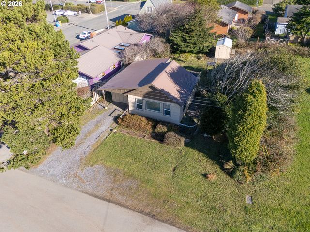 1233 ALABAMA Ave Se, Bandon, OR 97411