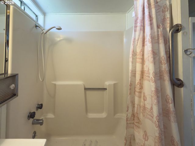 1233 ALABAMA Ave Se, Bandon, OR 97411