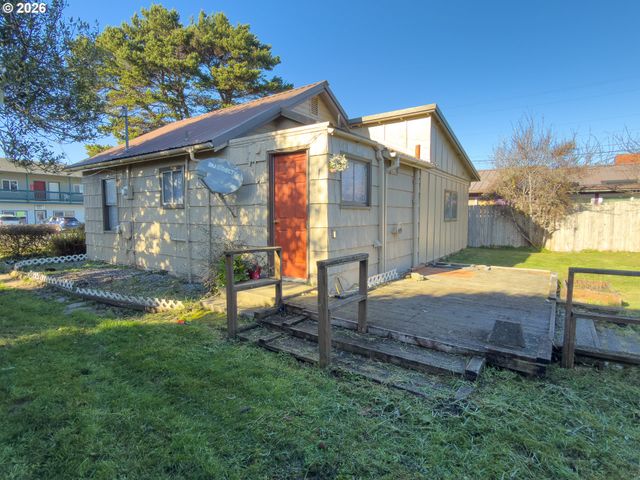 1233 ALABAMA Ave Se, Bandon, OR 97411