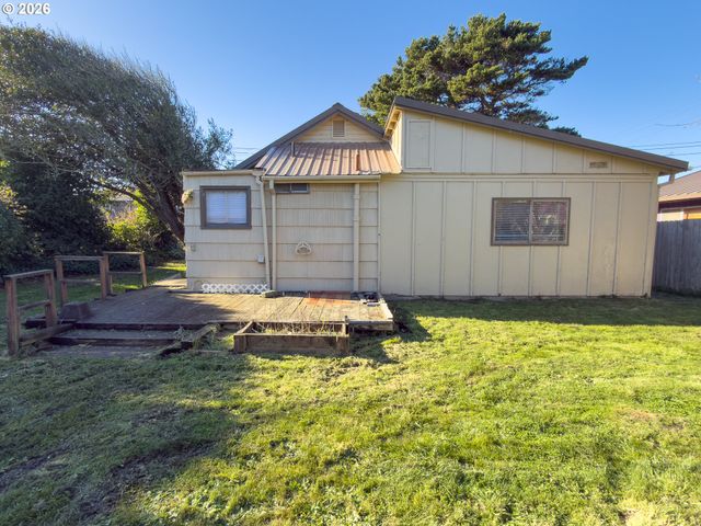 1233 ALABAMA Ave Se, Bandon, OR 97411