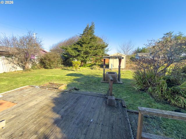 1233 ALABAMA Ave Se, Bandon, OR 97411