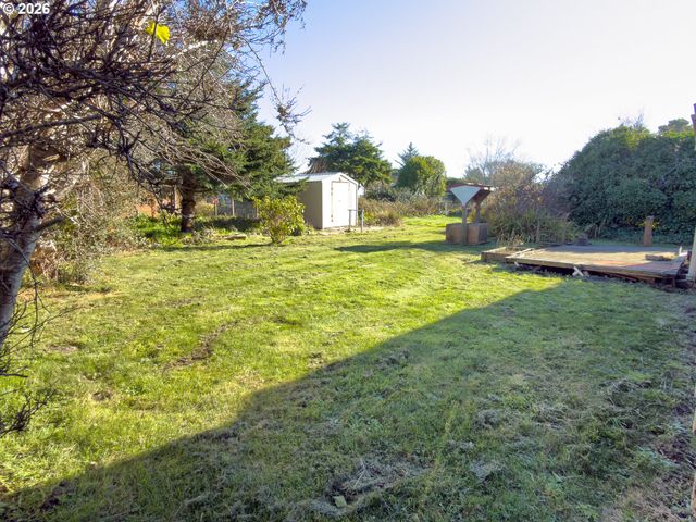 1233 ALABAMA Ave Se, Bandon, OR 97411