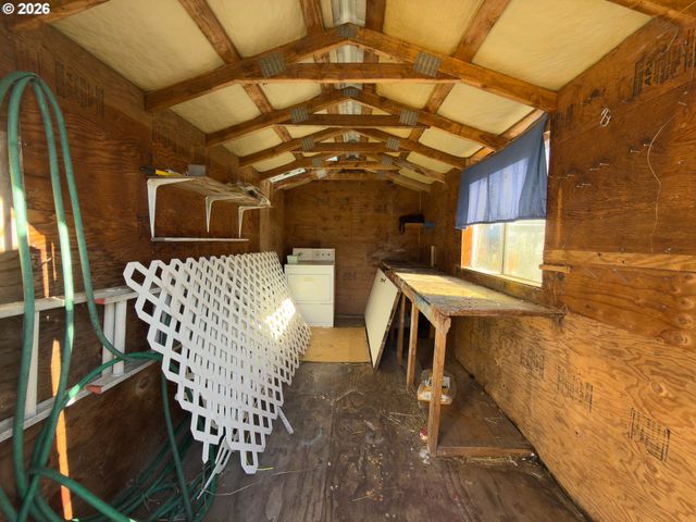 1233 ALABAMA Ave Se, Bandon, OR 97411