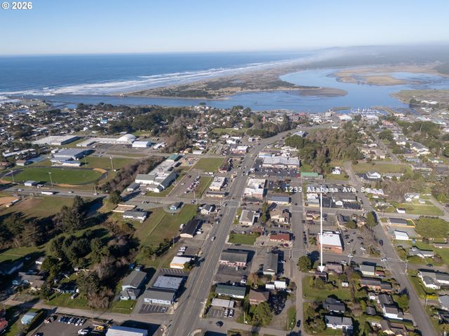 1233 ALABAMA Ave Se, Bandon, OR 97411