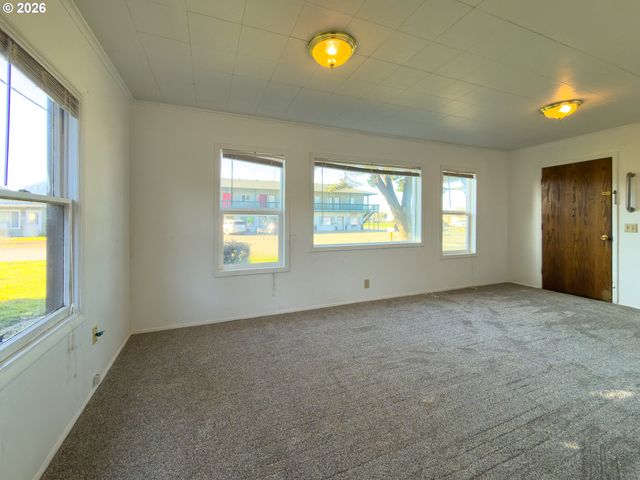 1233 ALABAMA Ave Se, Bandon, OR 97411