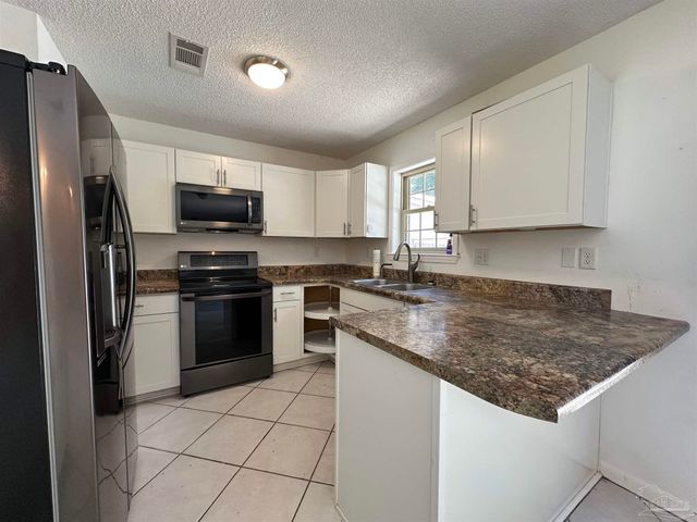 6736 Nichols Dr, Milton, FL 32570