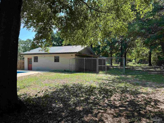 6736 Nichols Dr, Milton, FL 32570