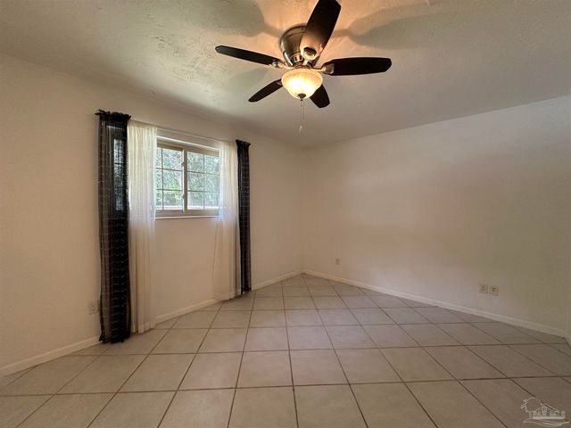 6736 Nichols Dr, Milton, FL 32570