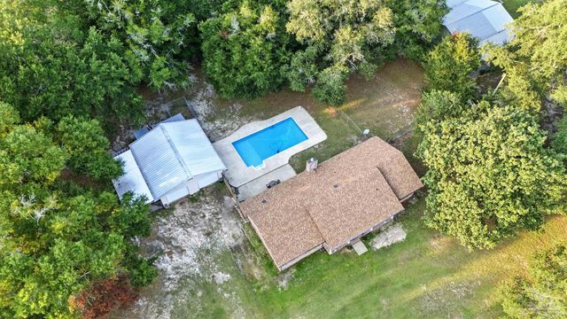 6736 Nichols Dr, Milton, FL 32570