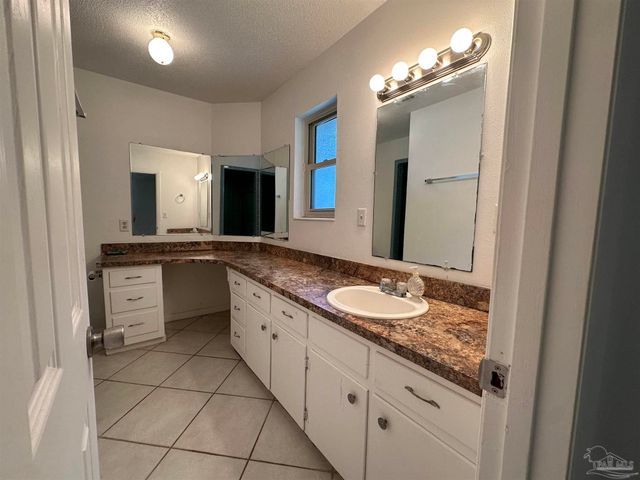6736 Nichols Dr, Milton, FL 32570