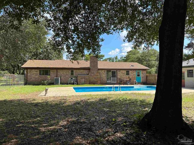 6736 Nichols Dr, Milton, FL 32570