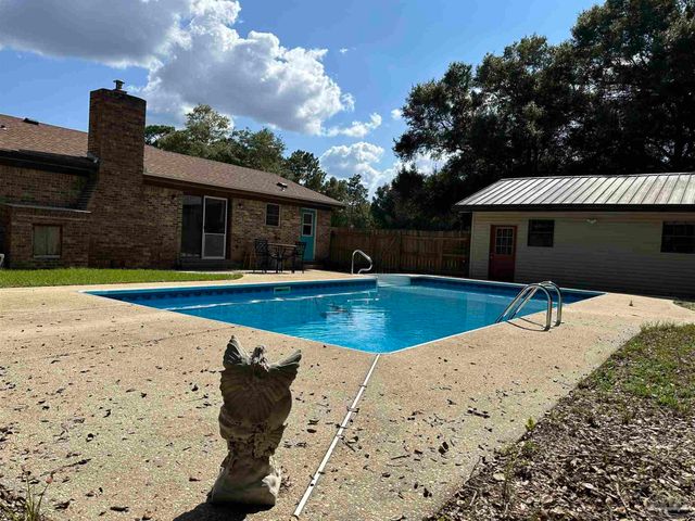 6736 Nichols Dr, Milton, FL 32570
