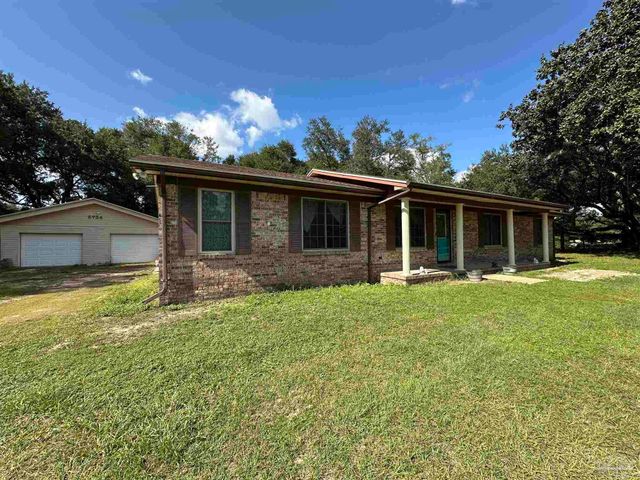 6736 Nichols Dr, Milton, FL 32570