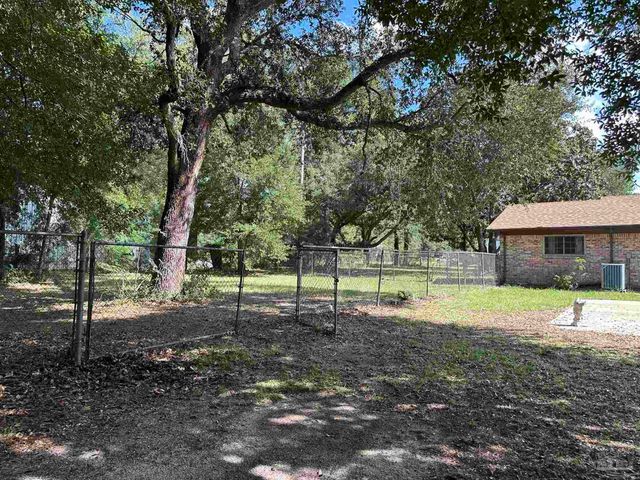 6736 Nichols Dr, Milton, FL 32570