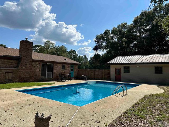 6736 Nichols Dr, Milton, FL 32570
