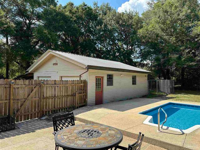 6736 Nichols Dr, Milton, FL 32570