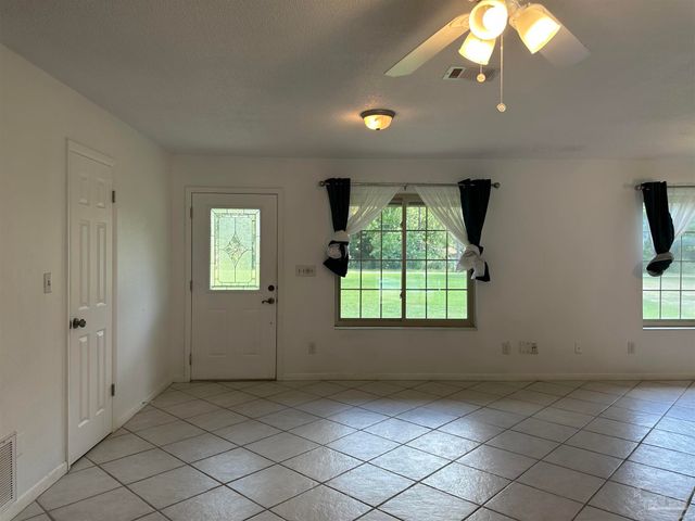 6736 Nichols Dr, Milton, FL 32570