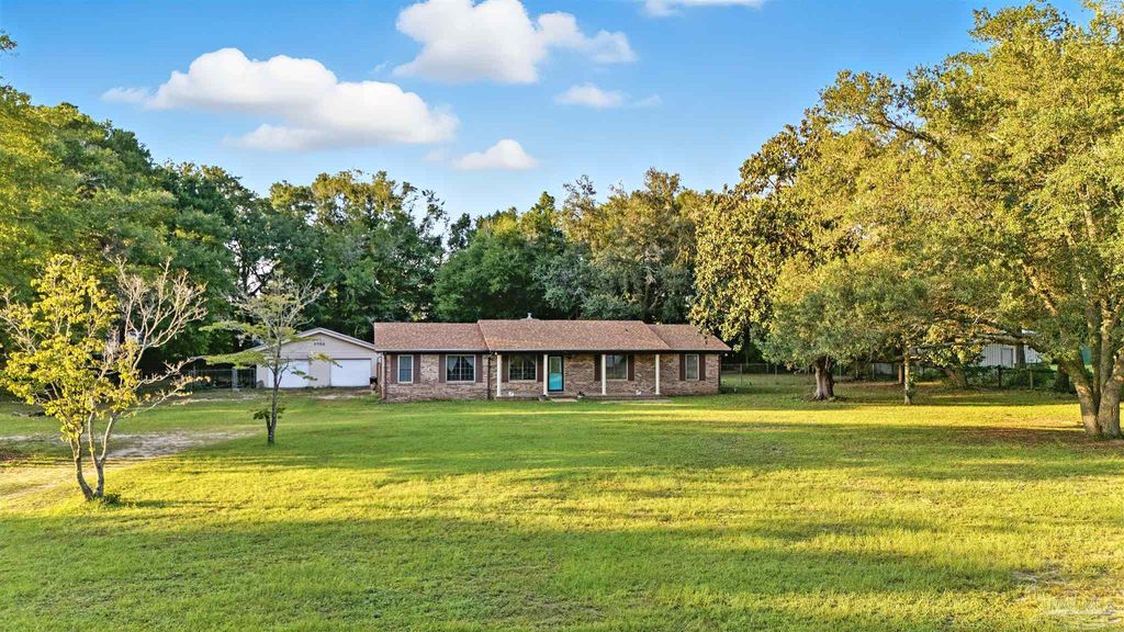 6736 Nichols Dr, Milton, FL 32570