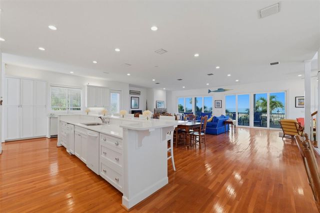 106 2ND AVENUE, St Pete Beach, FL 33706