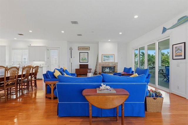 106 2ND AVENUE, St Pete Beach, FL 33706